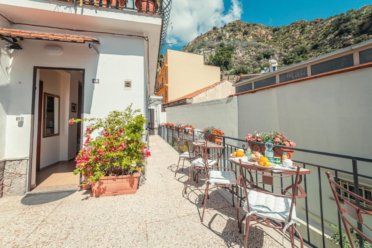 Elegant R&B Floridia Bed & Breakfast Taormina Exterior photo